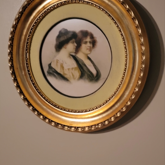 VINTAGE REAR SIGNED WATERCOLOR PAINTING IN 13.5 " A GOLD GILTED ROUND FRAME - Picture 10 of 16